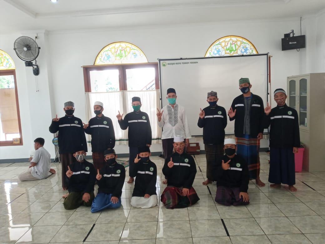 Tim Pengmas Vokasi UI Beri Pelatihan Pendidikan Karakter dan Public Speaking Bagi Santri di Bogor