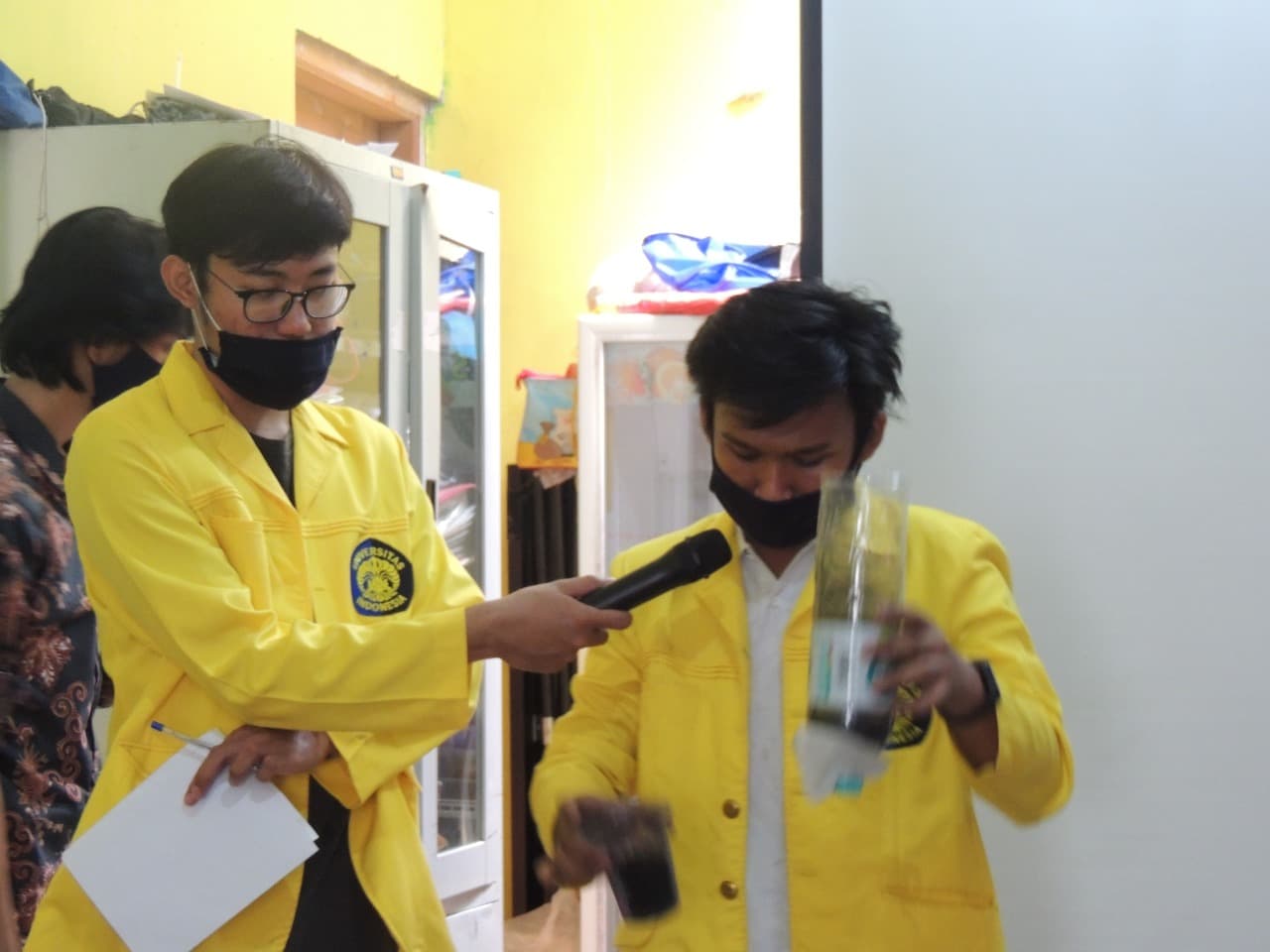 Dosen dan Mahasiswa FMIPA UI Perkenalkan Sains Aplikatif dan Canangkan Depok Menuju Zero Waste