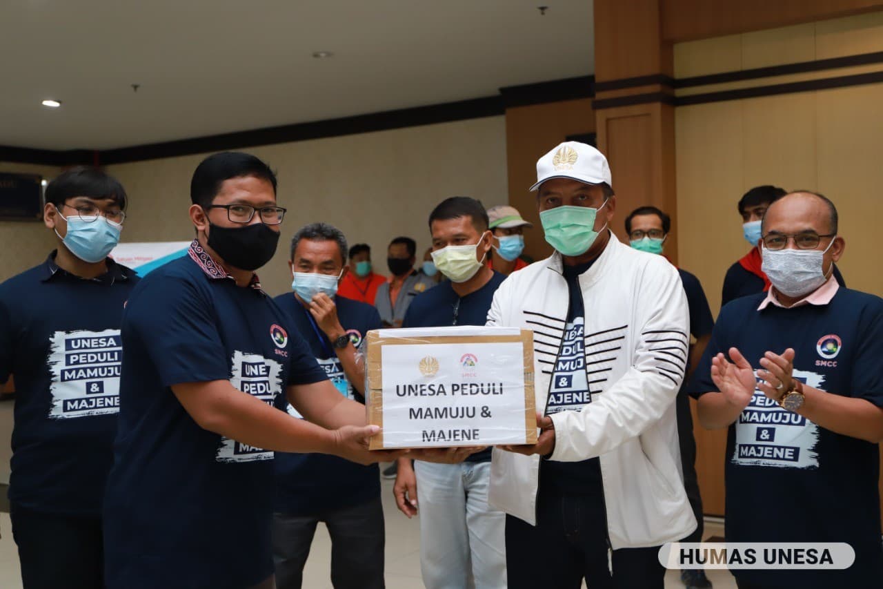 UNESA BERANGKATKAN RELAWAN DAN SIAPKAN BEASISWA