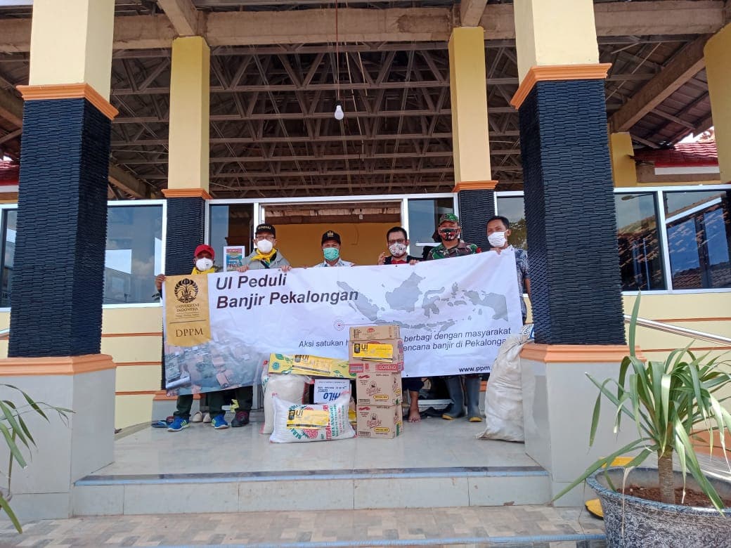 UI Peduli Berikan Dukungan Kesehatan dan Logistik Bagi Warga Pekalongan