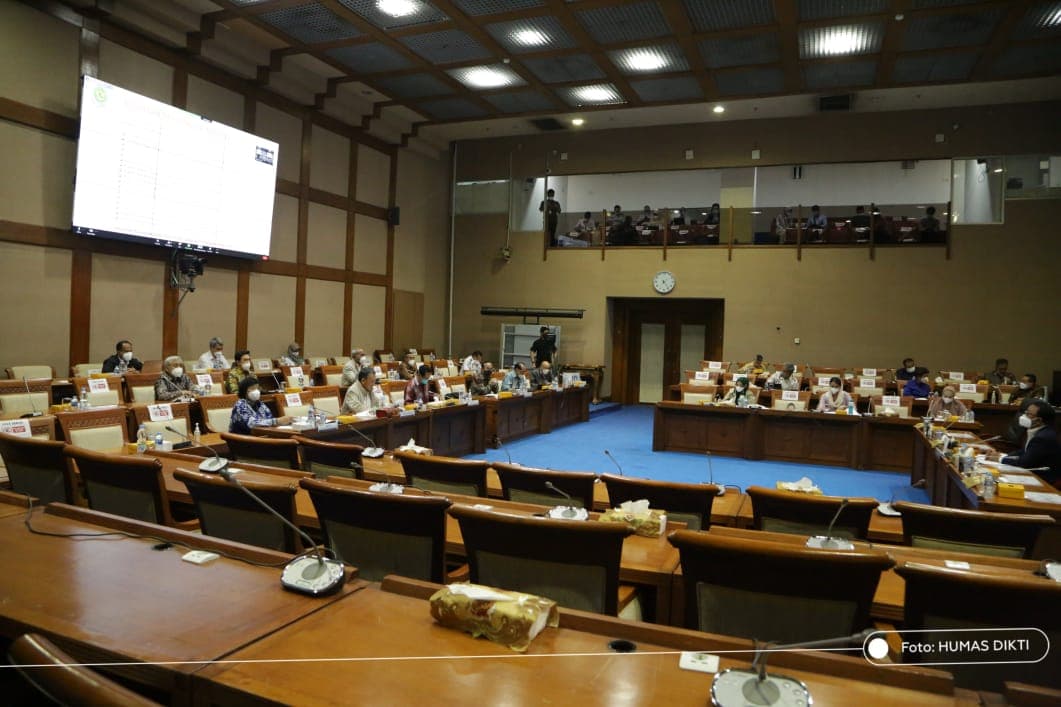 Tangkapan Lensa - Rapat Kerja DEN dengan Komisi VII DPR RI