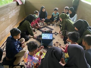 UKF IPB Selenggarakan Pendidikan Konservasi untuk Anak-Anak di Kampung Wisata Ciwaluh Desa Wates Jaya, Bogor