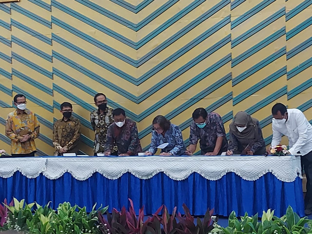 Wakili Perguruan Tinggi Indonesia Timur, Rektor Untad Tandatangani Kerjasama Program Kedaireka Matching Fund DIKTI