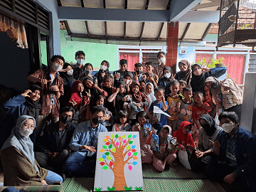 Kembali ke Desa Cihideung Ilir, Mahasiswa IPB University Tanamkan Cita-Cita Anak Sejak Dini