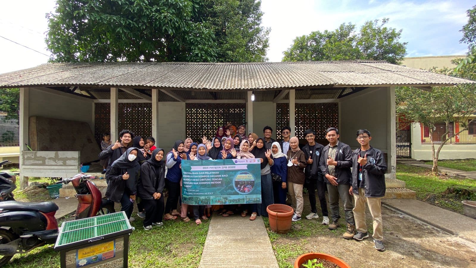 Mahasiswa IPB University Terapkan Inovasi Ramah Lingkungan bagi Masyarakat Desa Cibitung Tengah