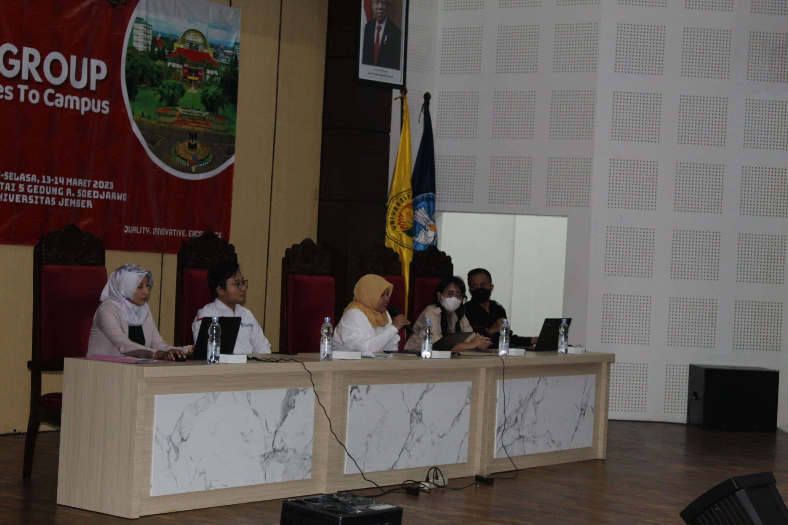 Pusat Karir, Kewirausahaan dan Alumni LP3M Universitas Jember Bantu Alumni Masuk Dunia Kerja