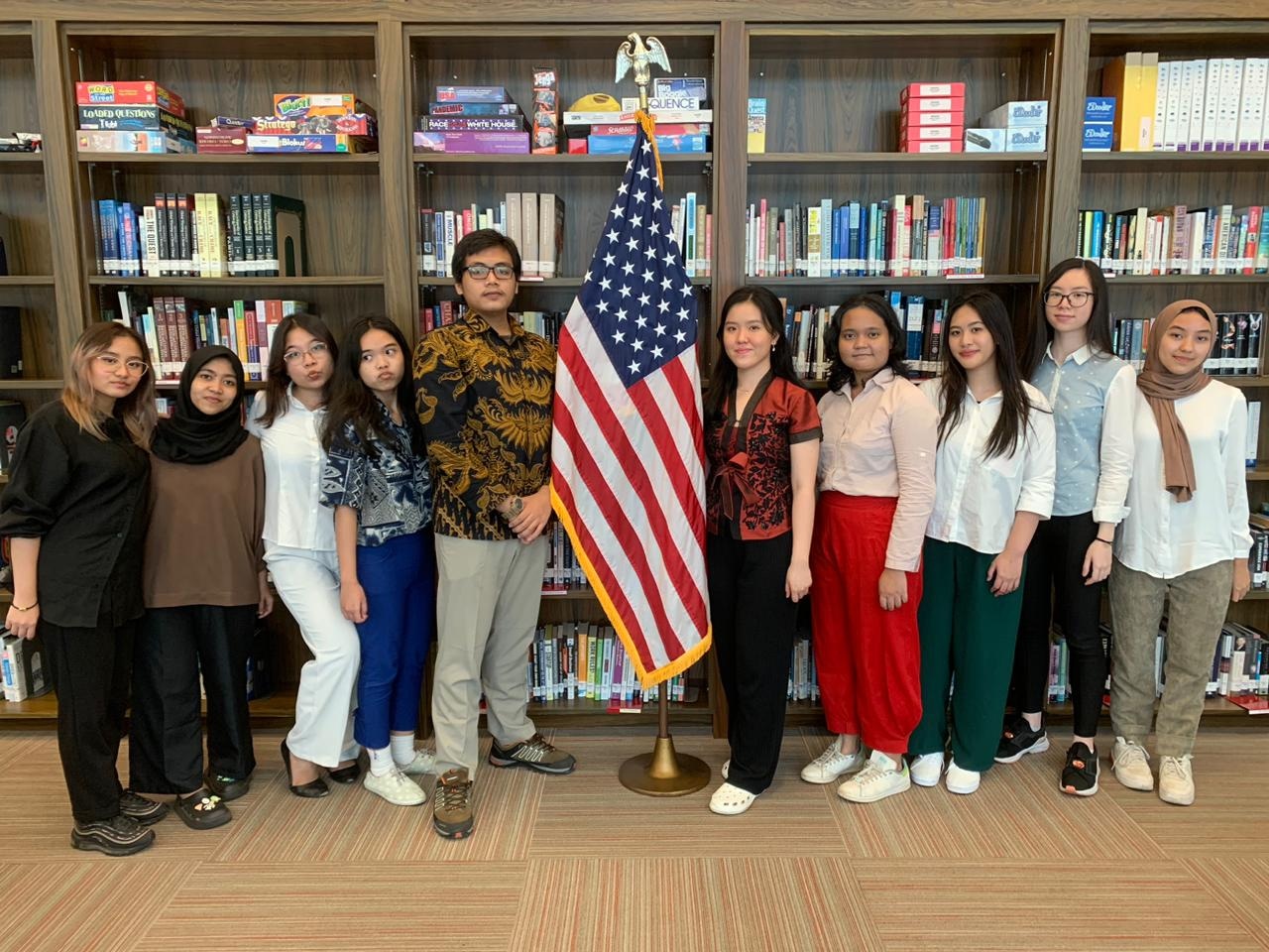 Kemendikbudristek Lepas 20 Mahasiswa Program IISMA yang Akan Belajar Selama Satu Semester di Yale University