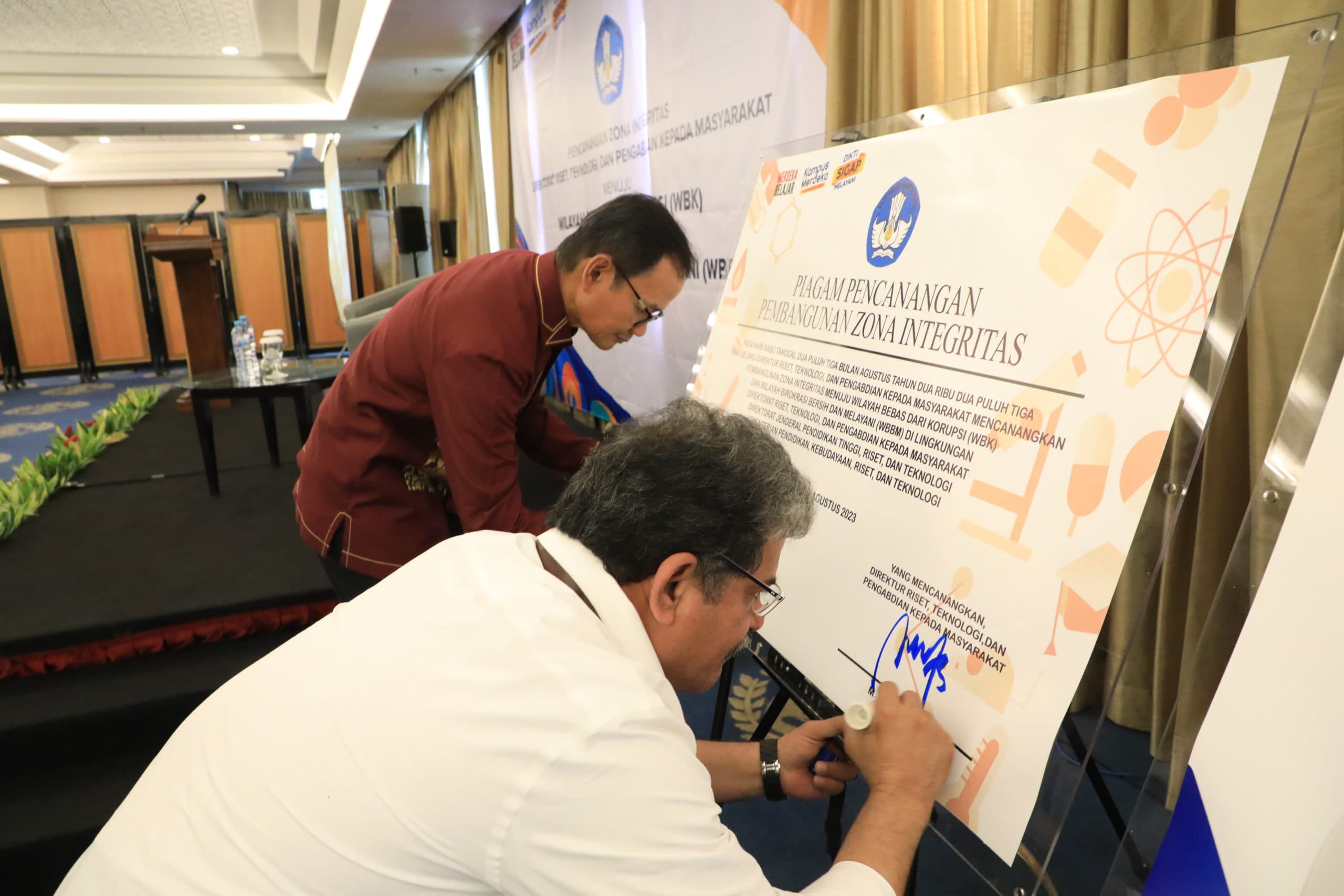 Kuatkan Reformasi Birokrasi di Bidang Pendidikan Tinggi, plt. Dirjen Diktiristek Canangkan DRTPM sebagai Zona Integritas