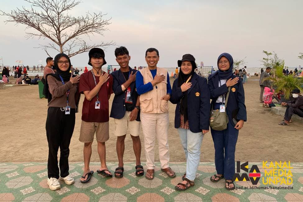 Diyakini Punya Khasiat, Mahasiswa Unpad Teliti Pasir Pantai Kejawanan Cirebon