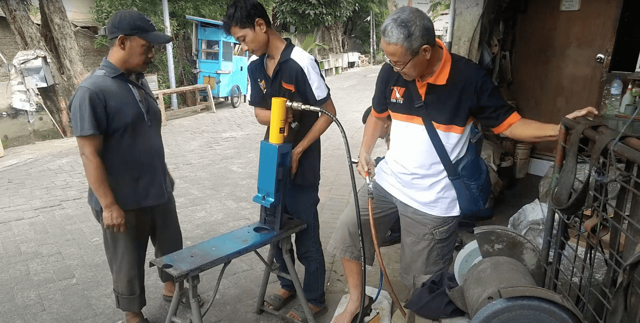 ITS Ciptakan Alat Pengganti Pelek Ban RTG Portabel