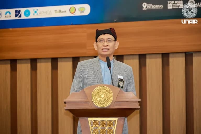 Bangga! 16 Bidang Ilmu di UNAIR Tembus Top 500 QS WUR by Subject