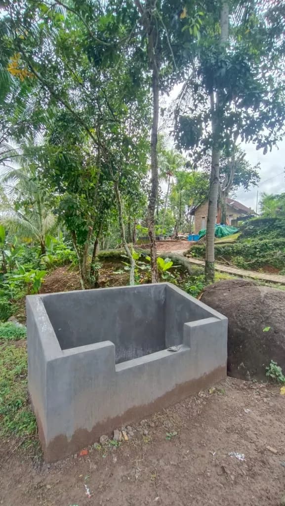 KKM 001 Tematik Untirta Bangun Jembatan Penghubung dan Tempat Pembuangan Sampah (TPS) di Desa Pasirwaru