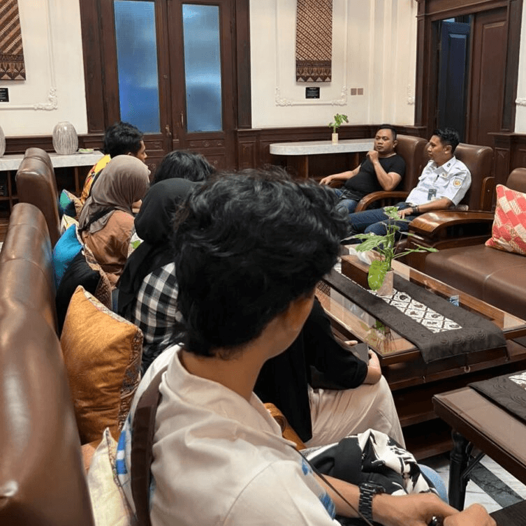 HMJ Fotografi ISI Yogyakarta Gelar Persiapan Pameran “Jogja Where to Go” di Stasiun Tugu