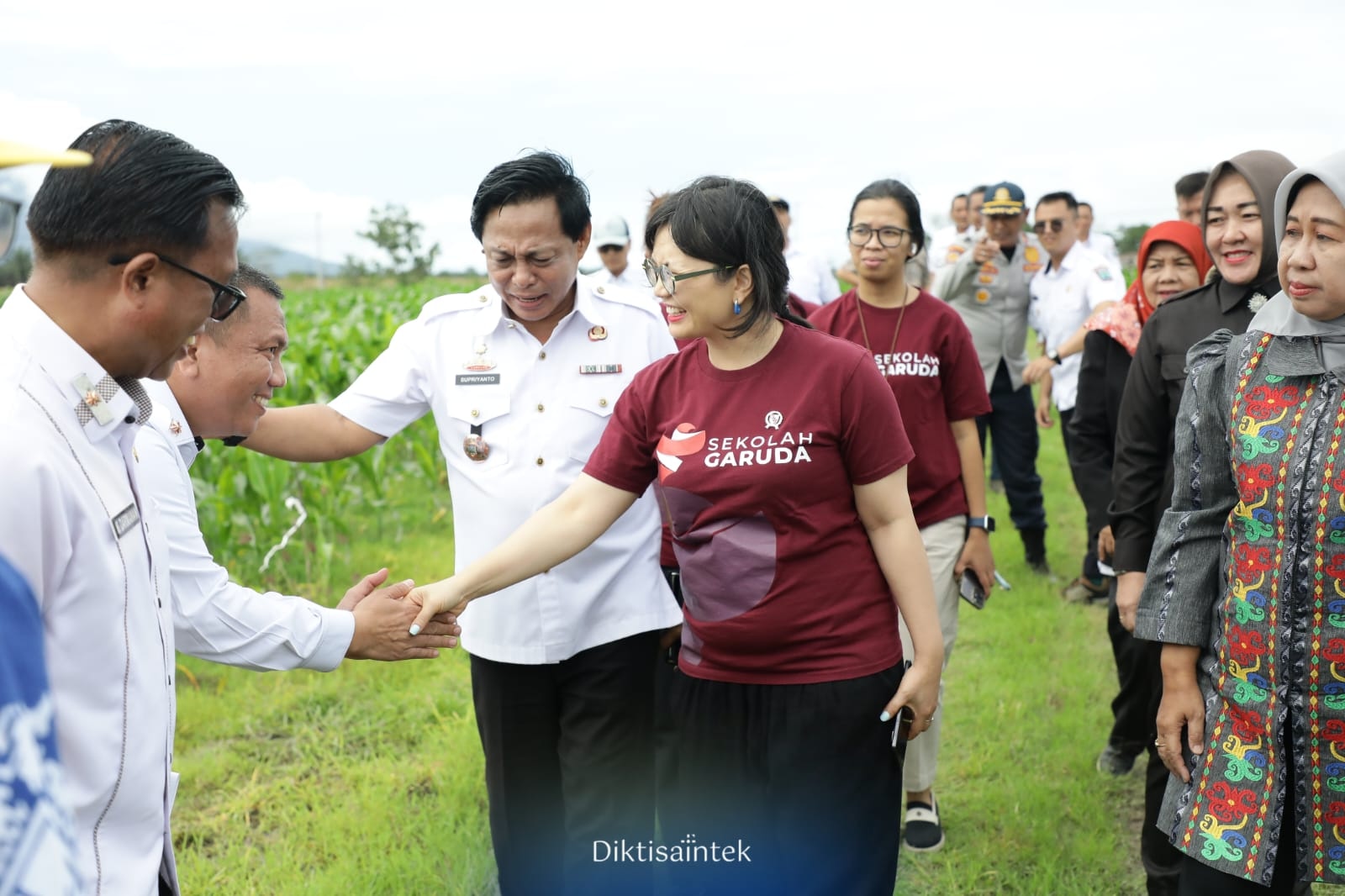 Wamendiktisaintek Tinjau Dua Calon Lokasi Sekolah Garuda Baru di Lampung