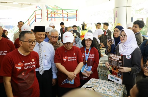 Mendiktisaintek Beri Dorongan dan Harapan Besar bagi Siswa/Siswi Sekolah Garuda