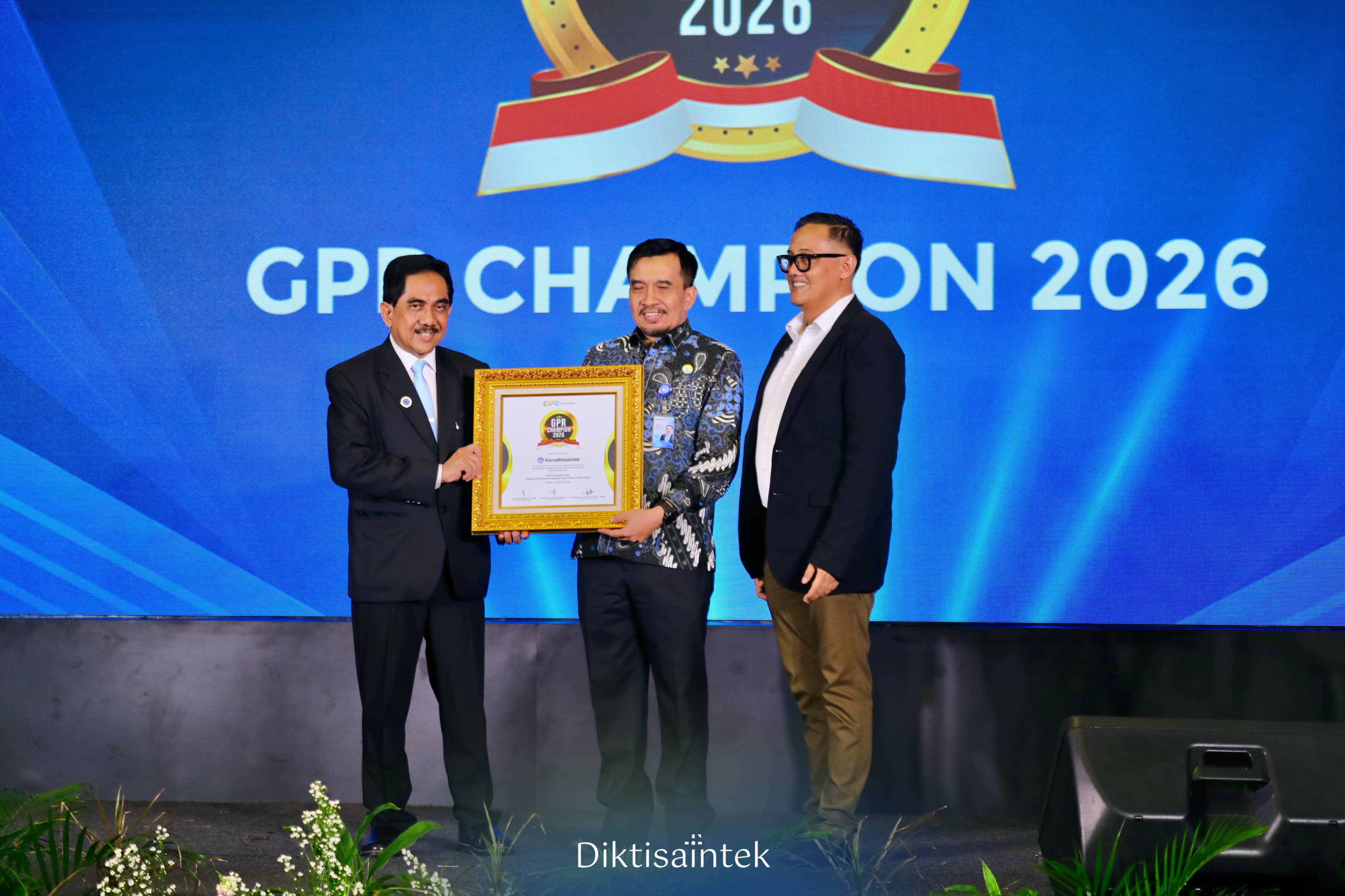 Kemdiktisaintek Raih Empat Penghargaan Bidang Kehumasan, dalam Ajang The 6th Top GPR Award 2026