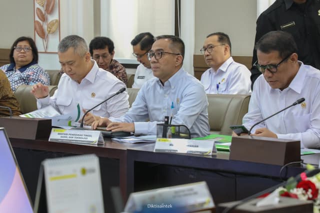 Mendiktisaintek menghadiri Sidang Anggota DEN di Kementerian ESDM