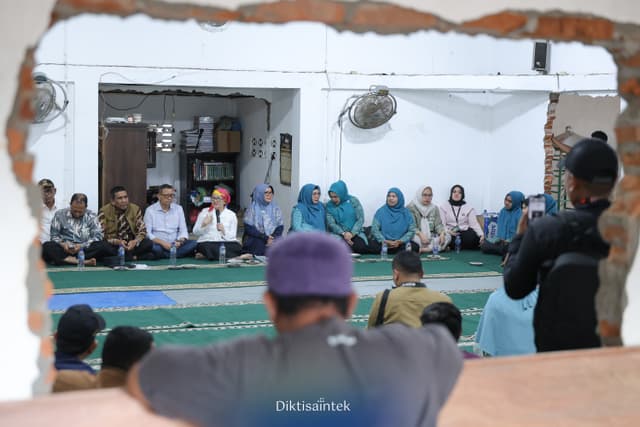 Wamen Diktisaintek Tinjau Program Mahasiswa Berdampak di Pidei Jaya