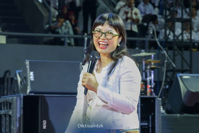 Wamen Stella Hadiri PKKMB UPNVJ