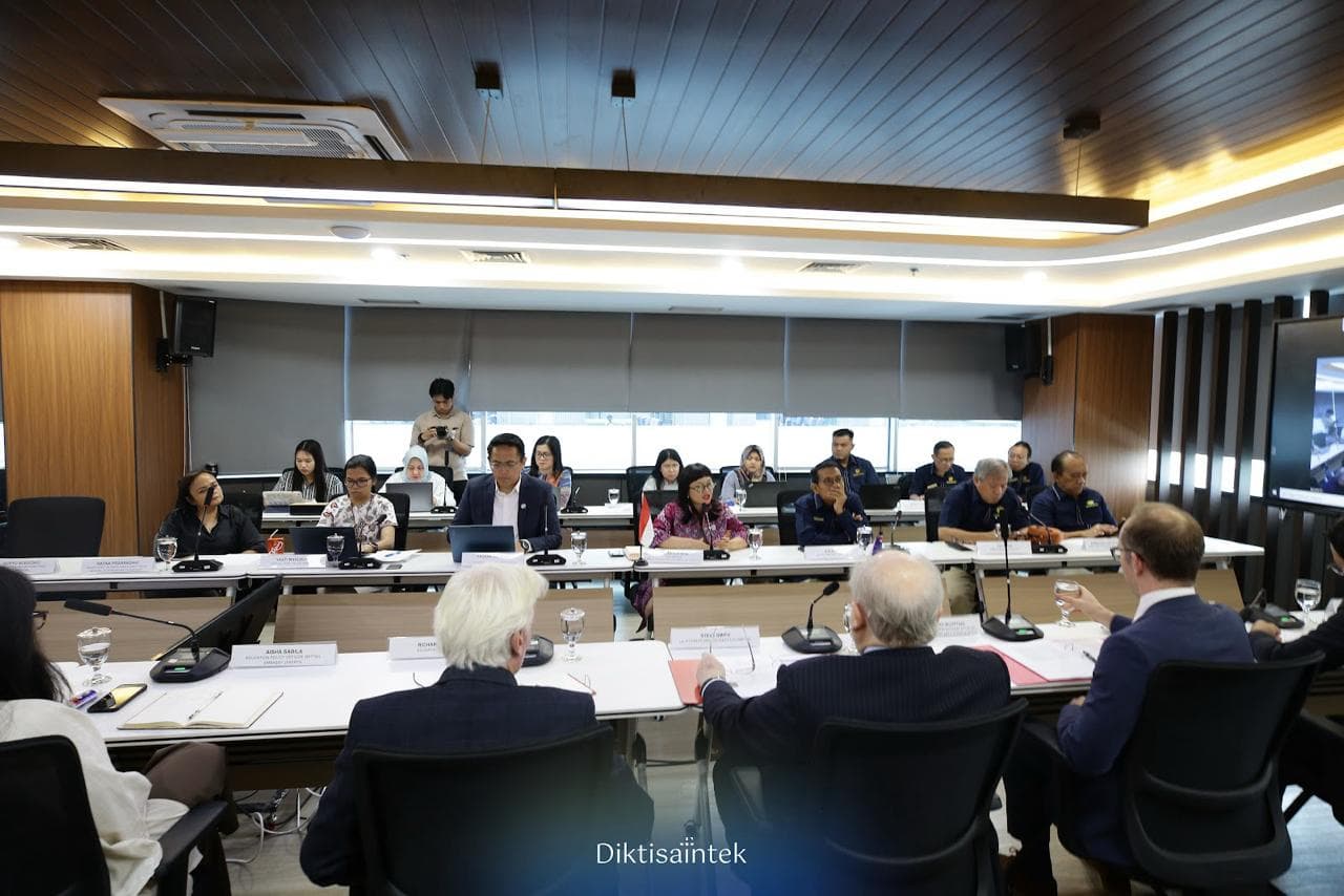 Kemdiktisaintek Ajak Internasional Champion Asal Inggris Bangun Multikampus di Indonesia