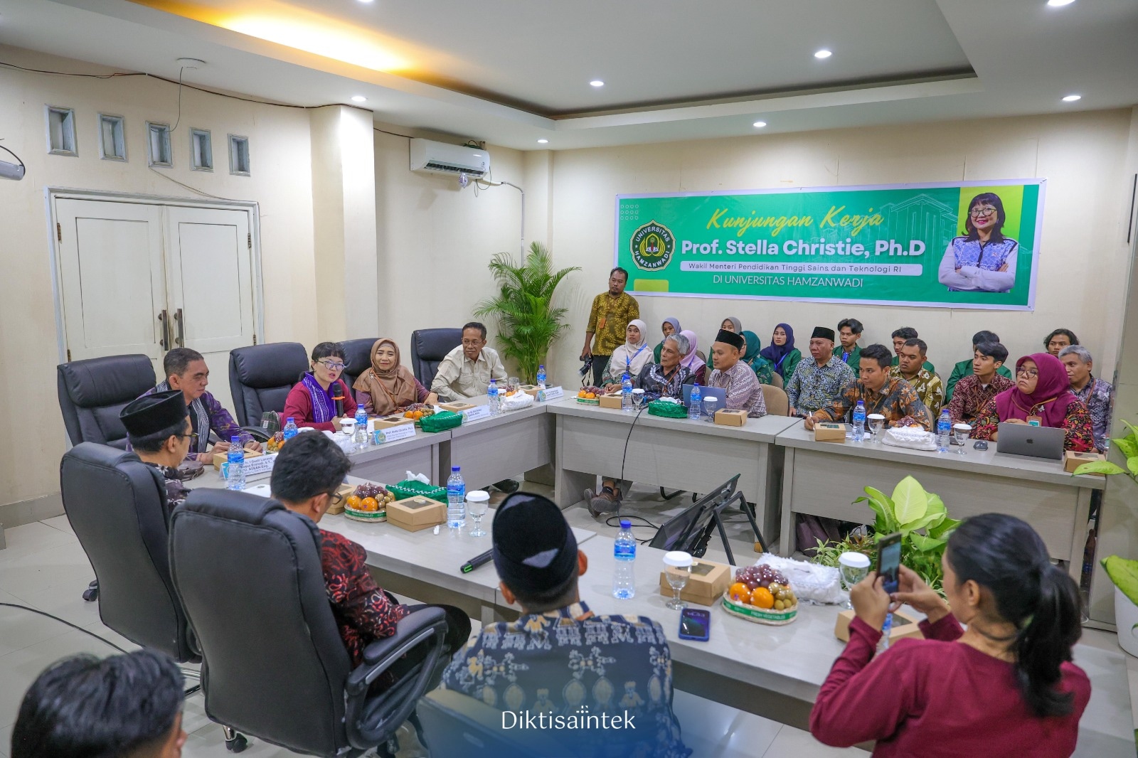 Wamendiktisaintek Dorong Penguatan SDM dan Riset Perguruan Tinggi di Lombok Timur