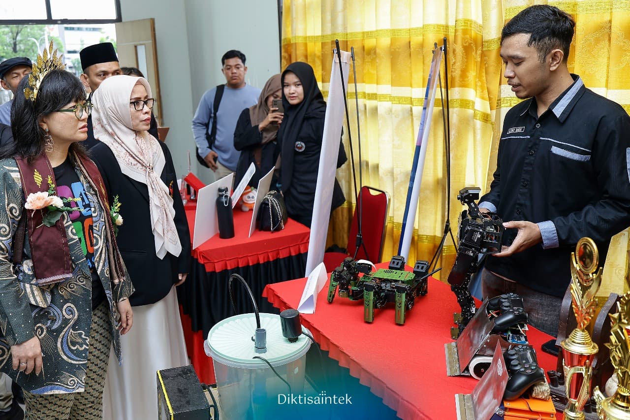 Wujudkan Visi Berdampak, Kemdiktisaintek Sapa Ribuan Peserta KIP-K dan ADik di Makassar