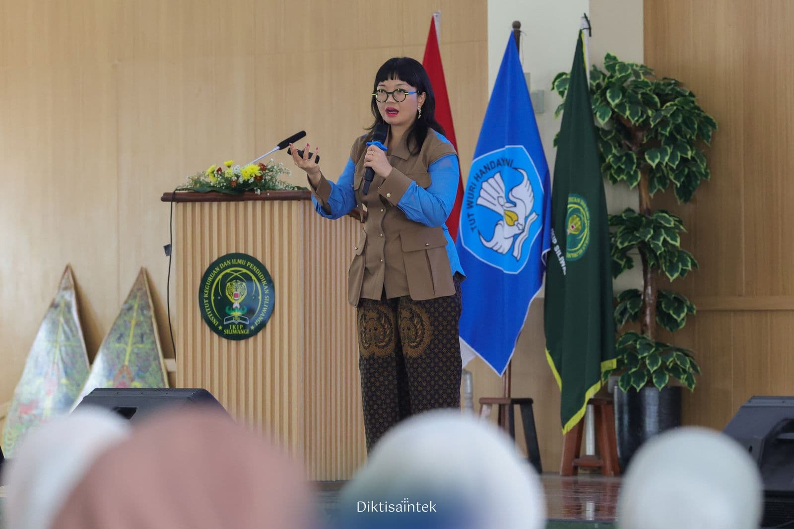 Wamendiktisaintek Tekankan Pentingnya Pola Pikir Kritis dan Kreatif di IKIP Siliwangi: Pemanfaatan AI Harus Tetap Berpusat pada Manusia