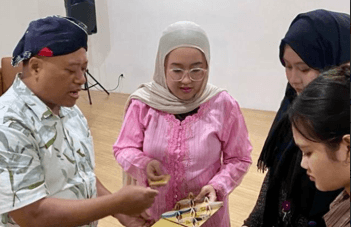 ISI Yogyakarta Hadirkan Inovasi Wastra Berbasis Artefak Budaya dalam Program Mind-Weave di Telkom University Bandung