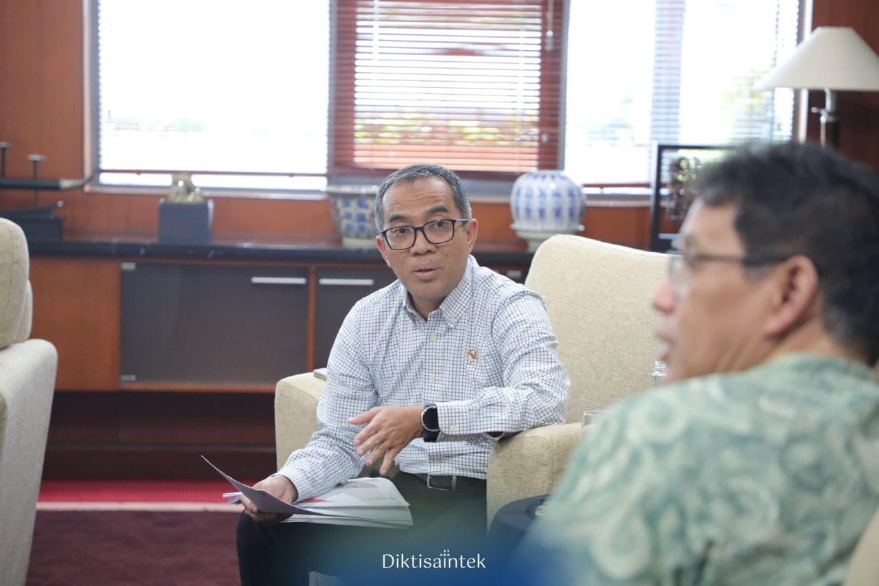 Pemerintah Tetapkan Honor Peneliti hingga 25% dari Dana Penelitian Kemdiktisaintek untuk Dorong Produktivitas Riset Nasional