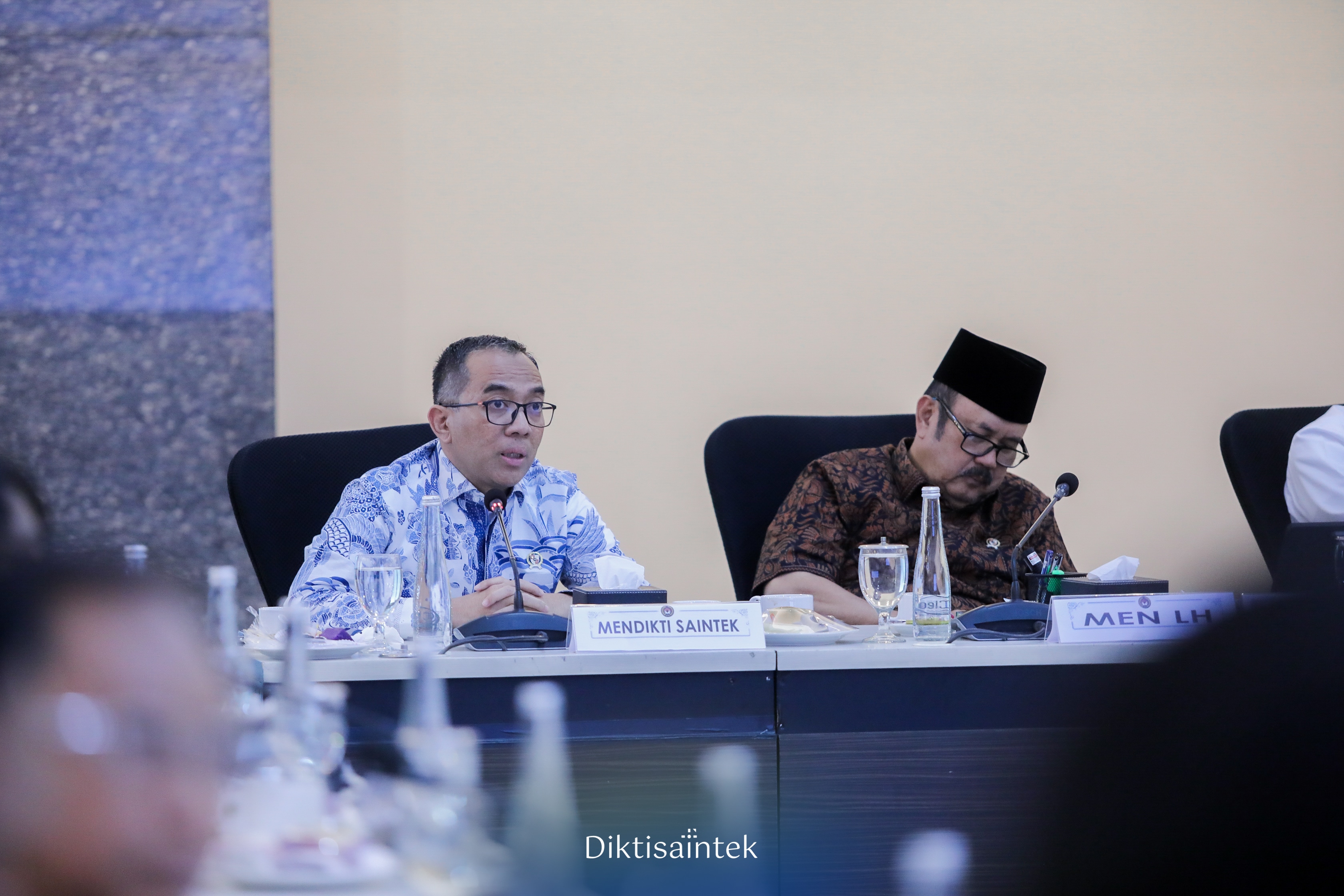 Kemdiktisaintek Perkuat Respons Pascabencana: Pendataan Dampak, Bantuan Tanggap Darurat, dan Dukungan Pendidikan
