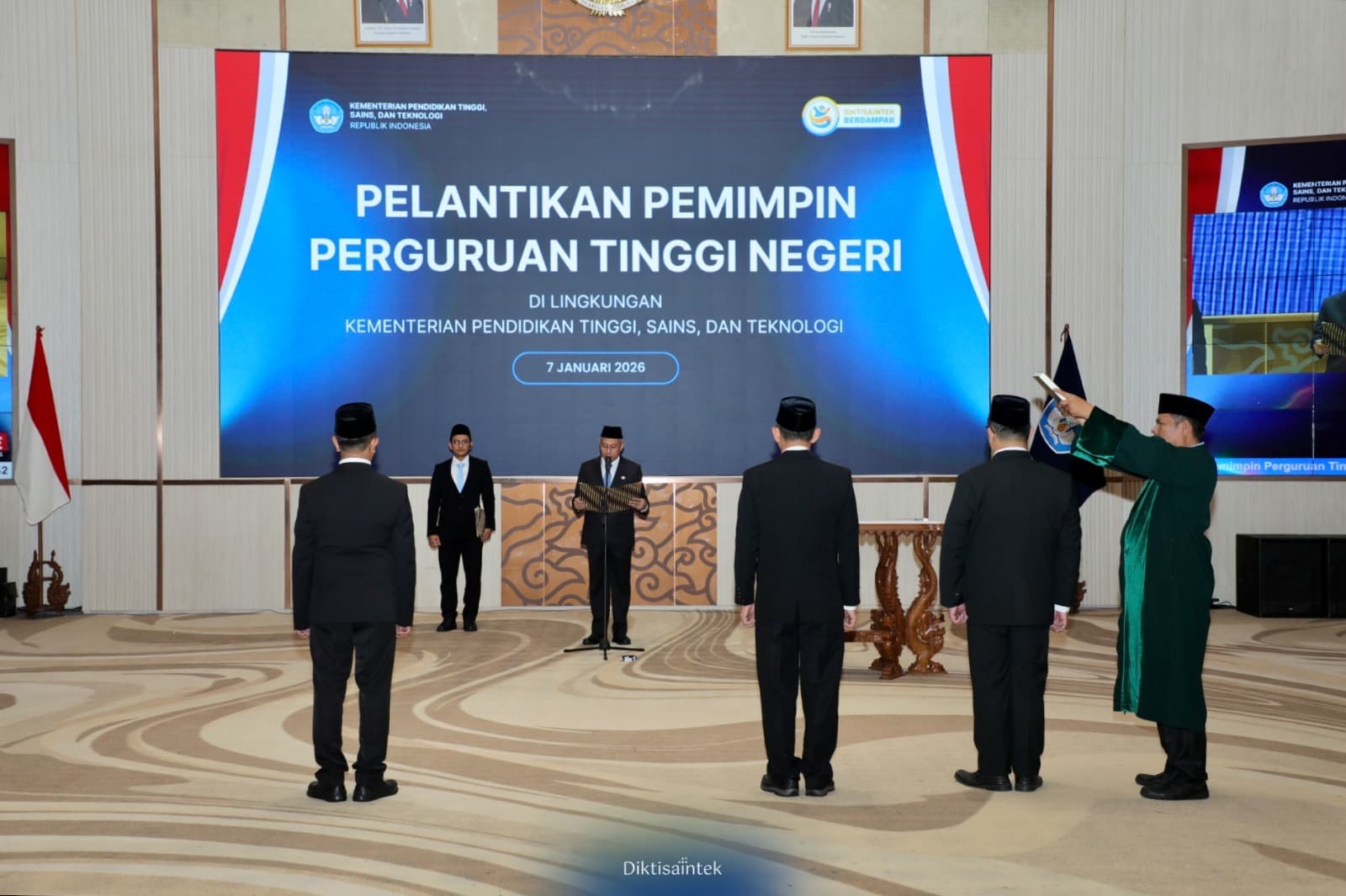 Kemdiktisaintek Lantik Tiga Pemimpin Akademi Komunitas Negeri