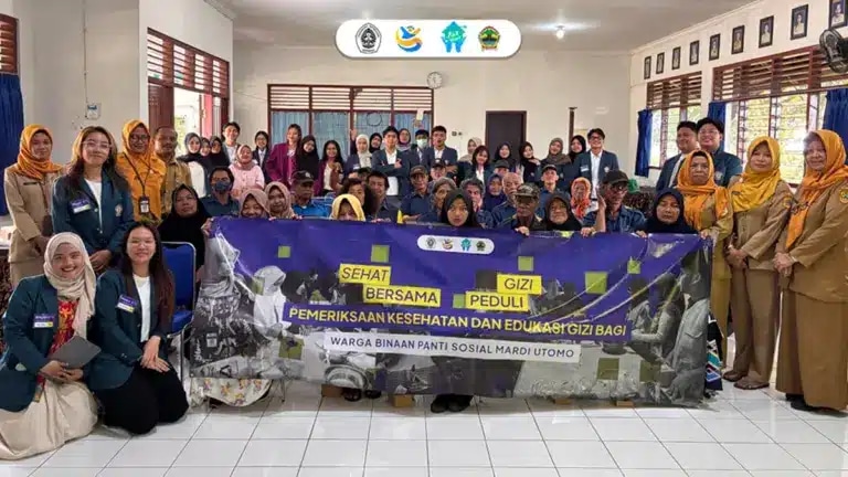 Peringati Hari Gizi Nasional, KKN Tematik Tim 31 UNDIP Beri Edukasi Gizi dan Layanan Kesehatan untuk Warga