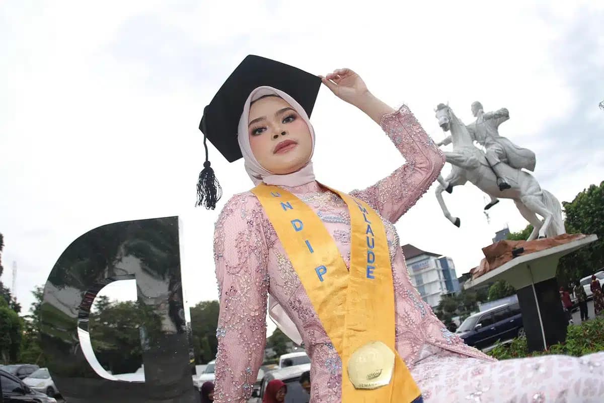 Mengenal Laut, Mengukir Prestasi: Perjalanan Laila Latifah Lulusan Cumlaude Oseanografi FPIK UNDIP