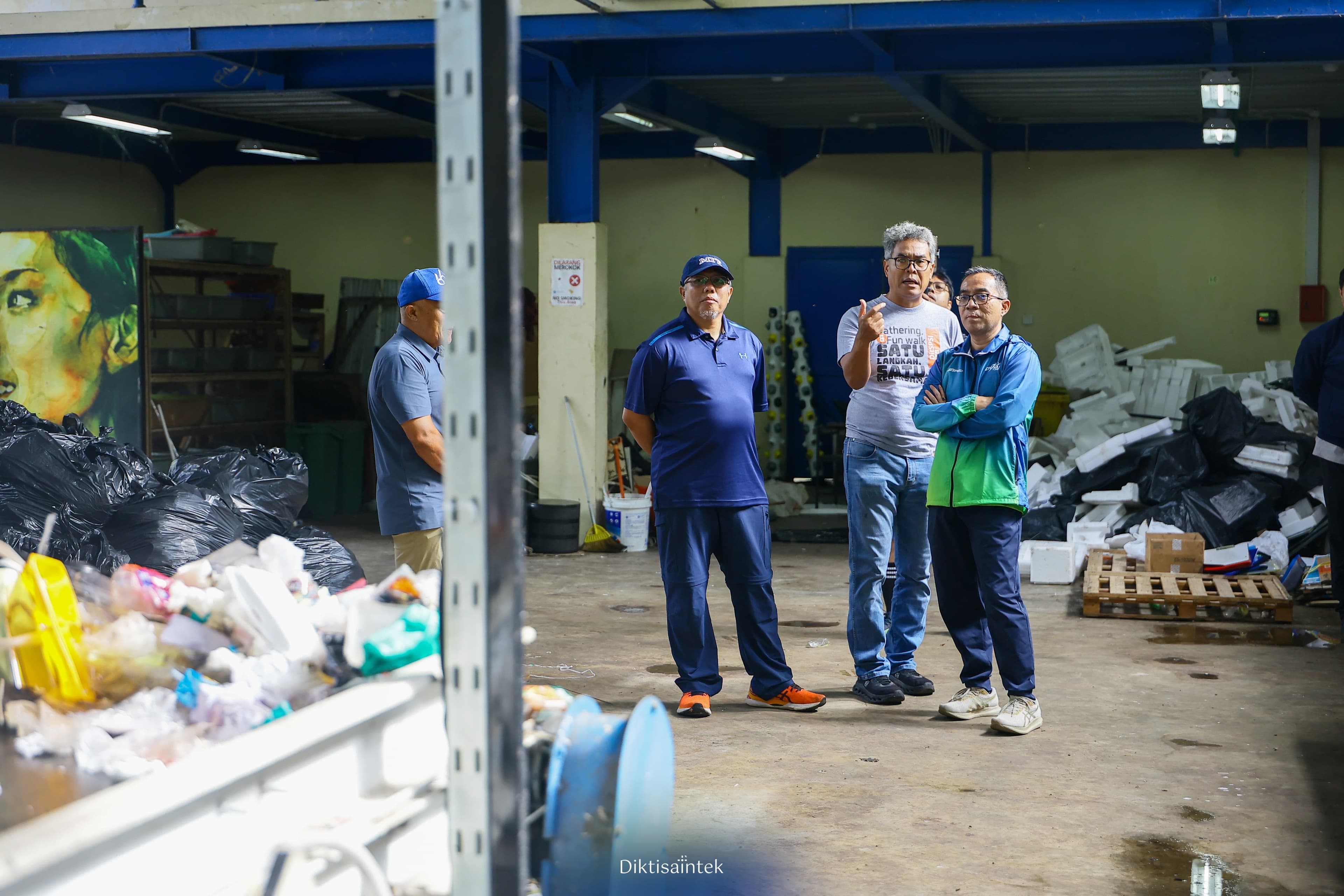 Mendiktisaintek Tinjau Fasilitas Pengelolaan Sampah Berbasis Teknologi Milik Kampus