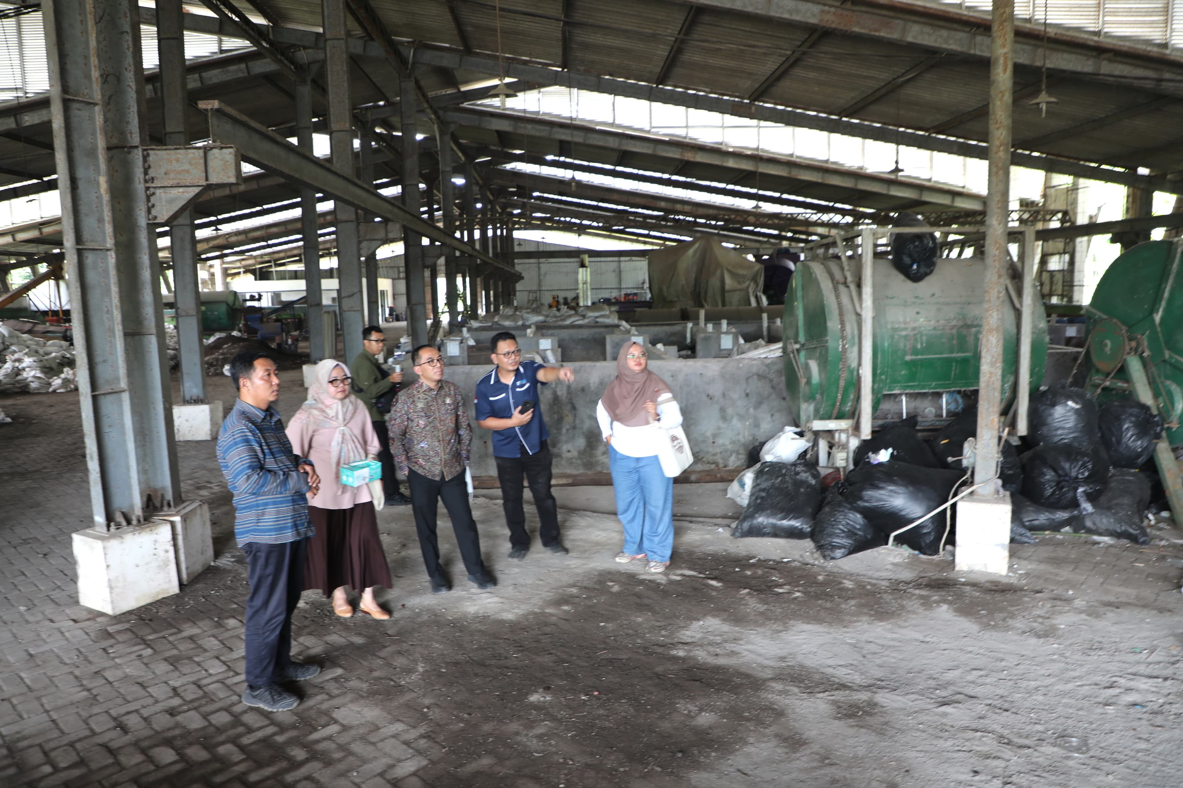 Mendiktisaintek Apresiasi Pengolahan Sampah Terintegrasi di UGM