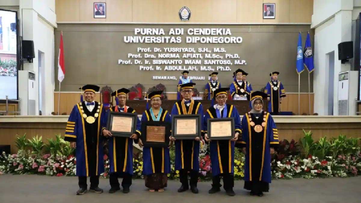 UNDIP Berikan Apresiasi Kepada Empat Guru Besar Atas Karya dan Dedikasi untuk Kemajuan Perguruan Tinggi