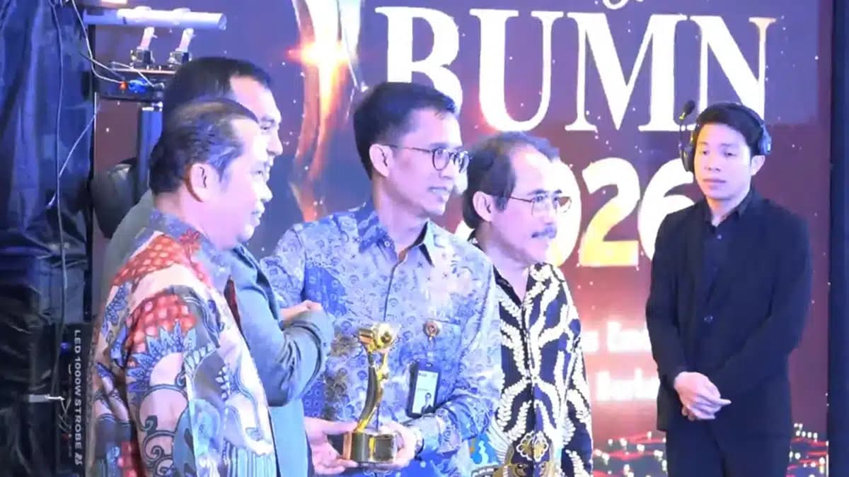 Guru Besar Fakultas Teknik UNDIP Raih Penghargaan Best CEO Ajang Anugerah BUMN 2026