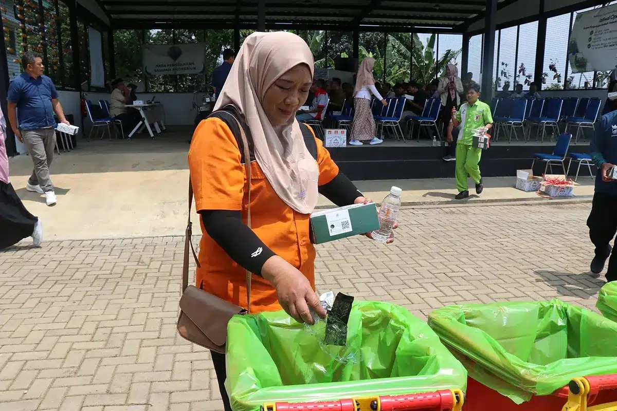 Implementasi UNDIP Zero Waste K3L Sosialisasikan Pemilahan Sampah Residu