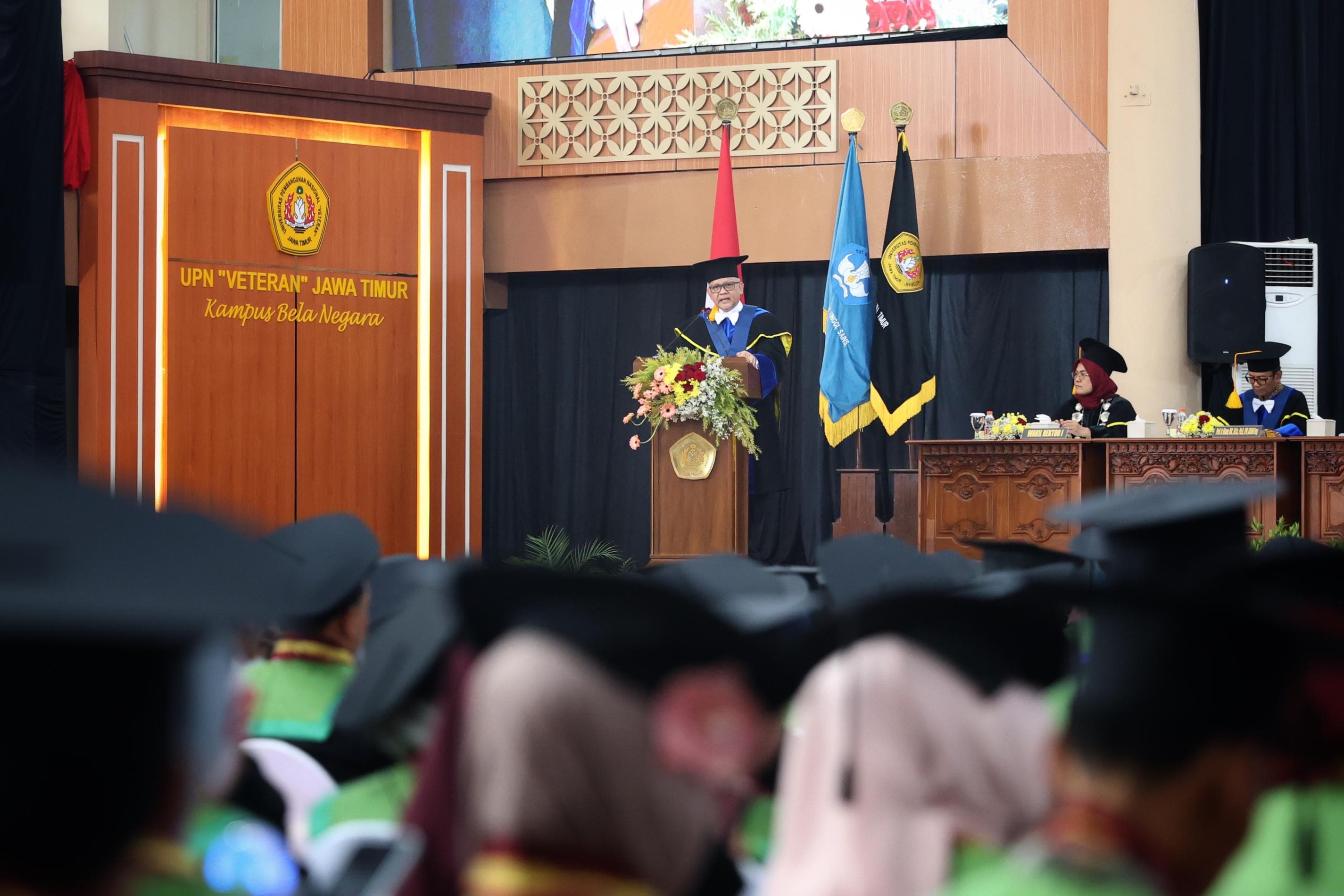 Dirjen Dikti Tekankan Pentingnya Integritas dan Kontribusi Nyata pada Wisuda ke-98 UPN “Veteran” Jawa Timur