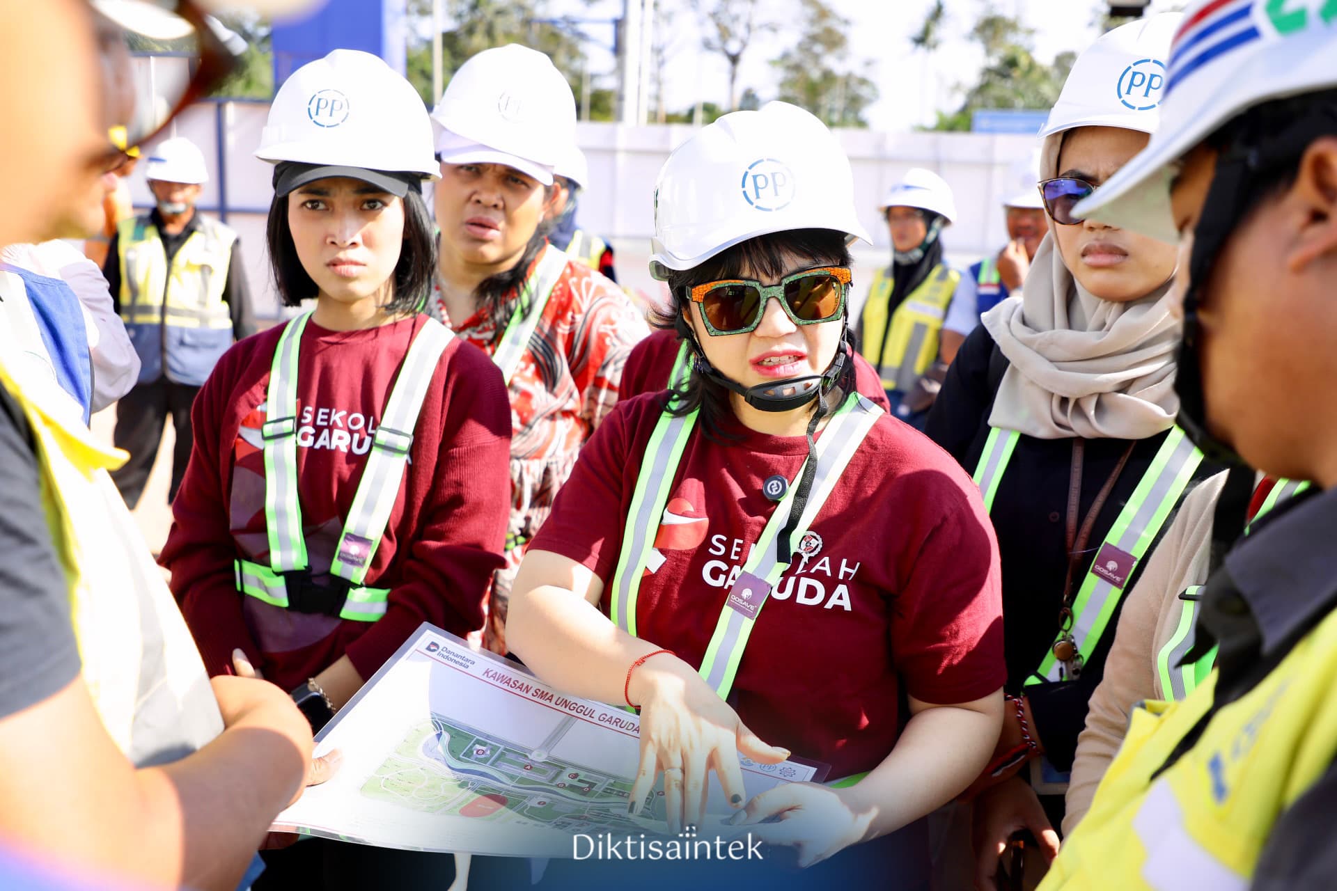 Wamendiktisaintek Tinjau Pembangunan SMA Unggul Garuda di Belitung Timur
