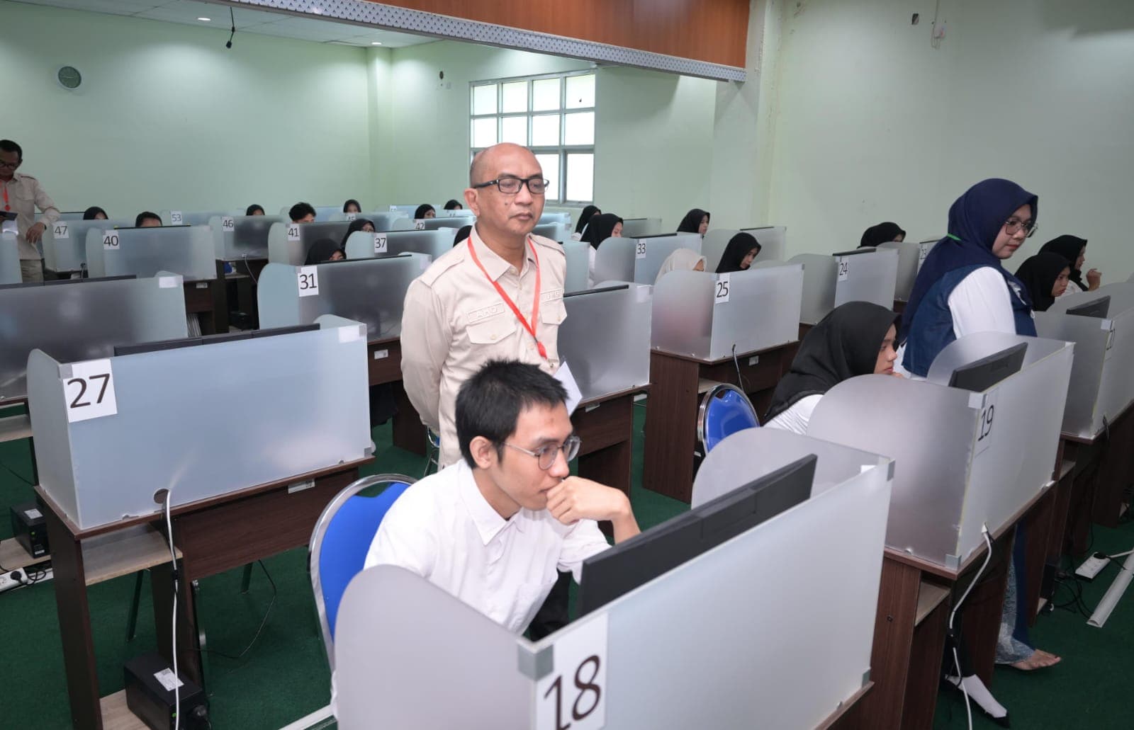Hari Pertama UTBK-SNBT 2026 di UNG Lancar, Warek Bidang Akademik Cek Langsung Kondisi Lapangan