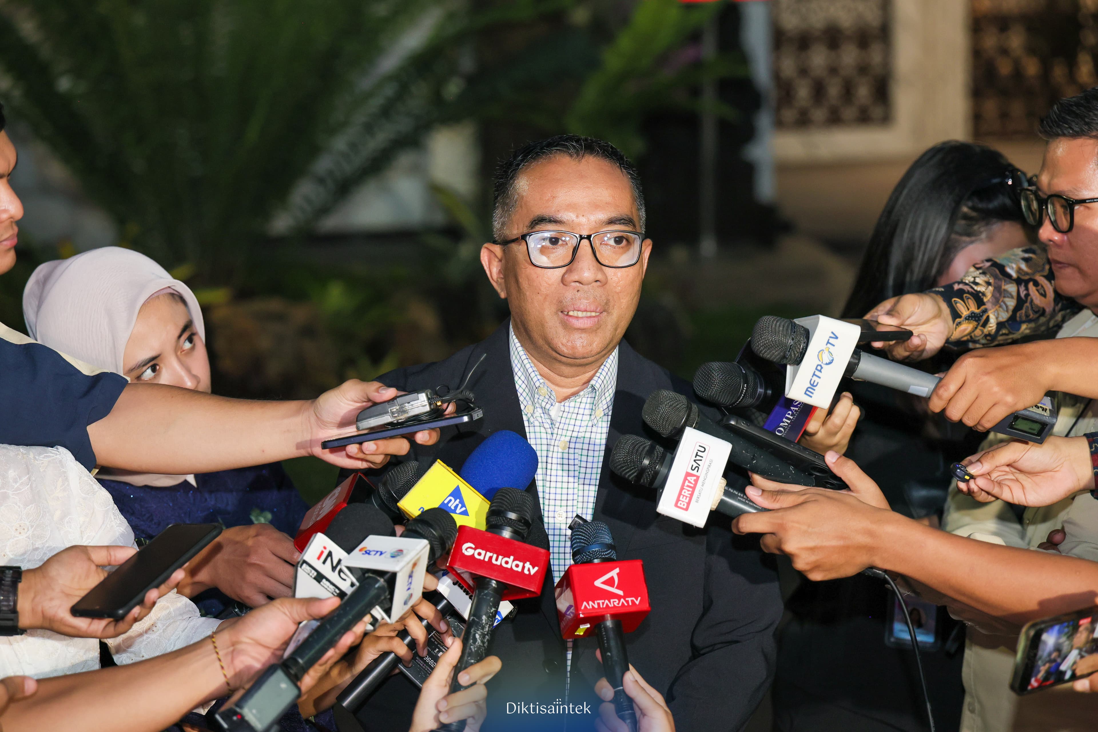 Kemdiktisaintek Dorong Kolaborasi Lintas Sektor untuk Pengembangan PLTS 100 Giga Watt