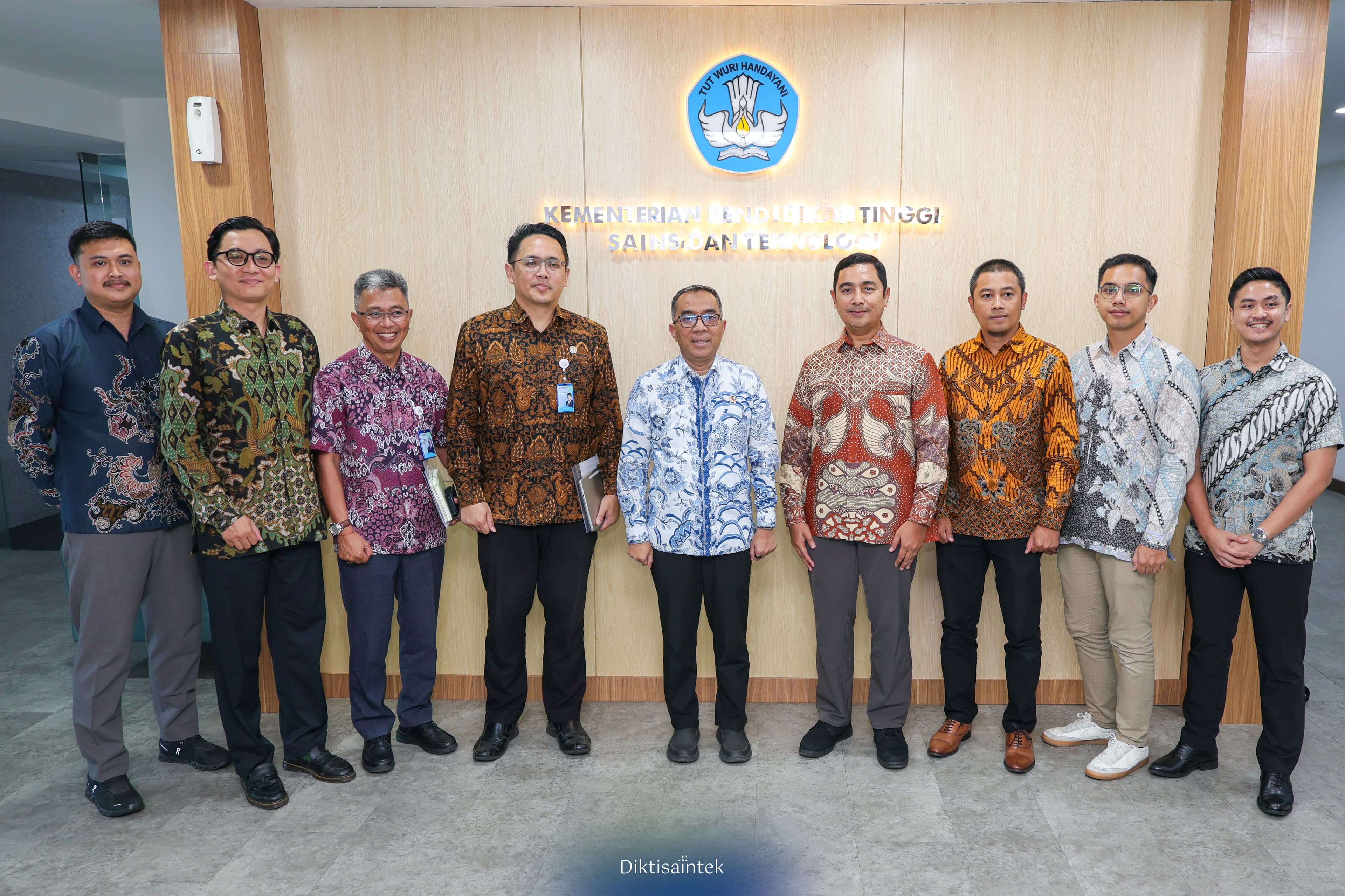 Perkuat Kedaulatan Komunikasi Indonesia, Mendiktisaintek Dorong Pembentukan Konsorsium Nasional Pengembangan Satelit