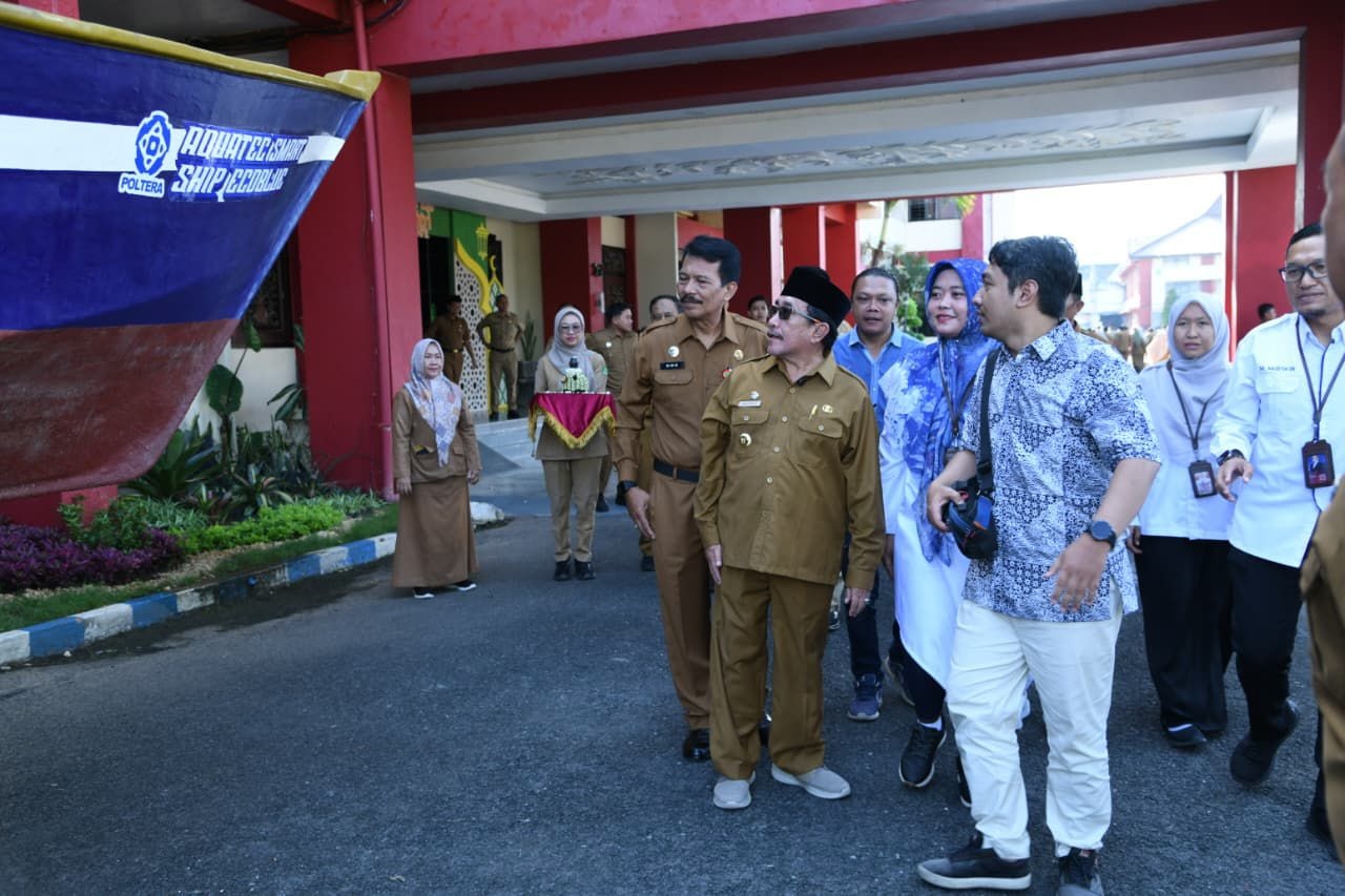 POLTERA SERAHKAN HIBAH KAPAL UNTUK WARGA ARJASA SUMENEP, HASIL RISET MATCHING FUND