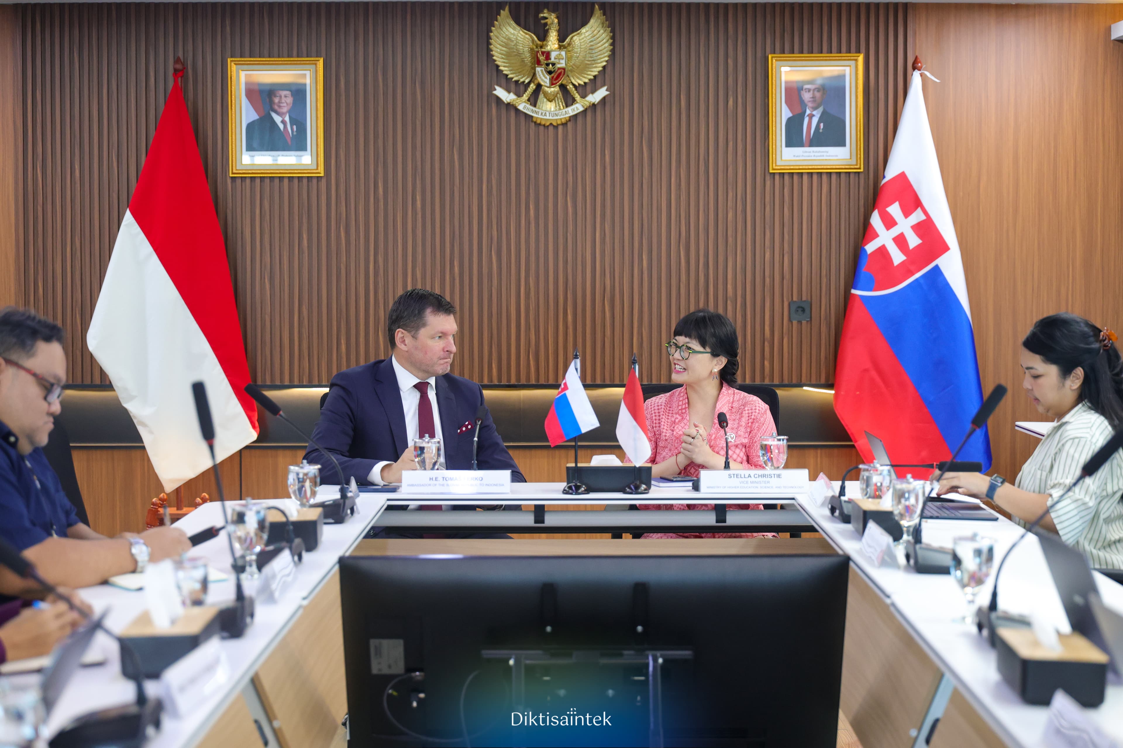 Bahas Penguatan Kolaborasi Pendidikan Tinggi dan Riset Kemdiktisaintek Terima Audiensi Dubes Republik Slowakia