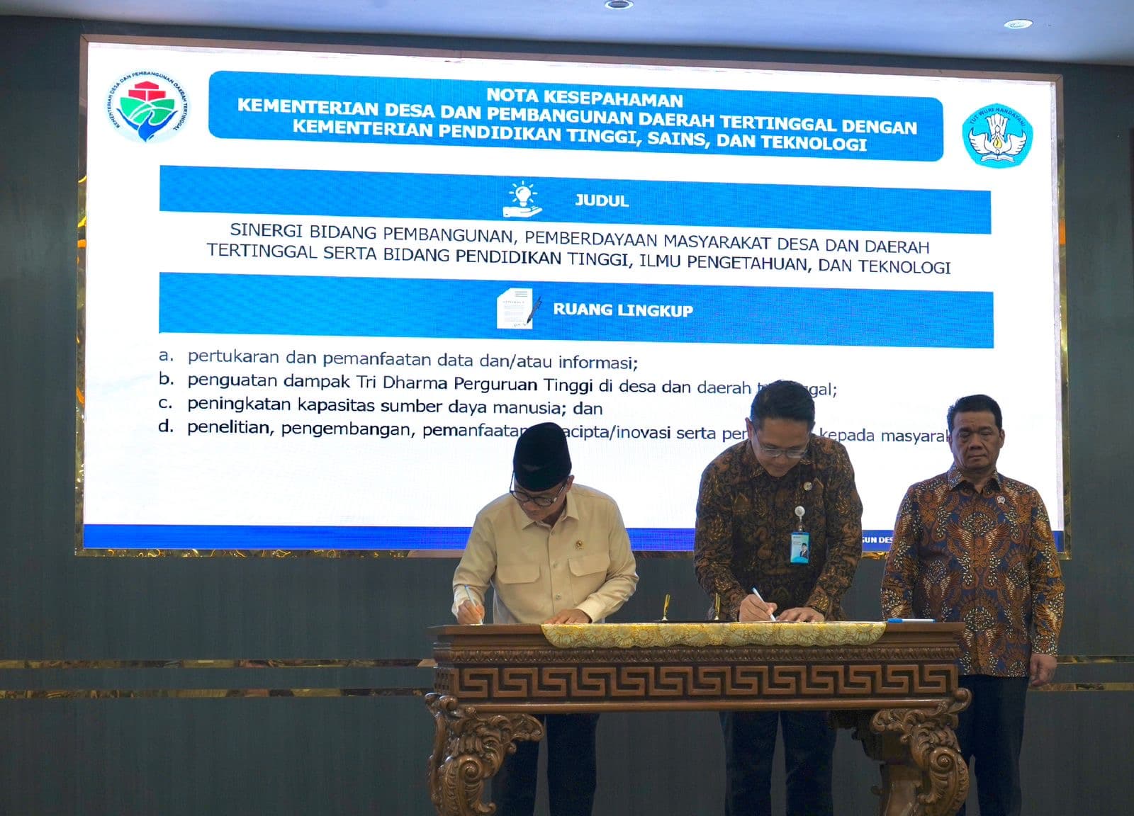 Kemdiktisaintek dan Kemendes PDT Perkuat Kolaborasi melalui Penandatanganan MoU Pembangunan Desa