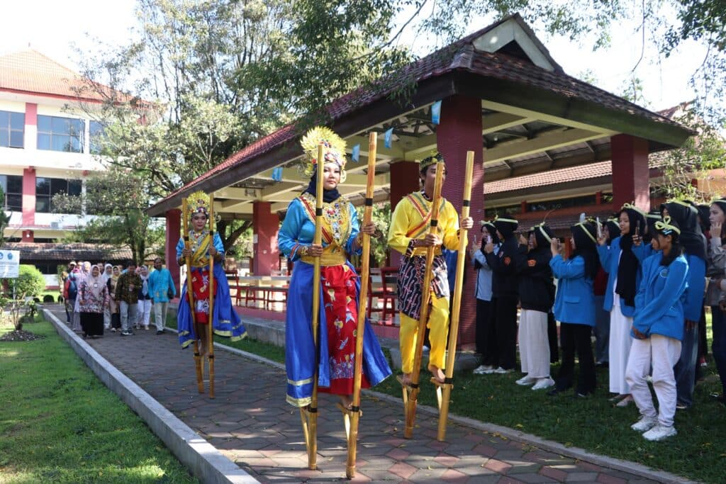 Mahasiswa Bahasa Inggris Polije Gelar Talkshow Edukatif, Wujud Nyata Pembelajaran Berbasis Proyek