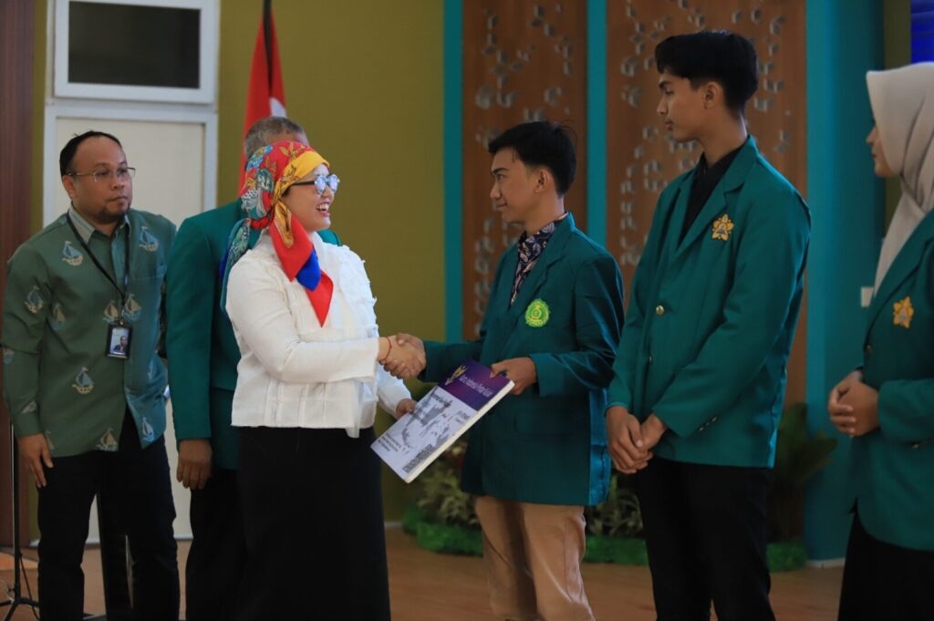 Wamendiktisaintek Beri Motivasi Penerima KIP Kuliah di USK