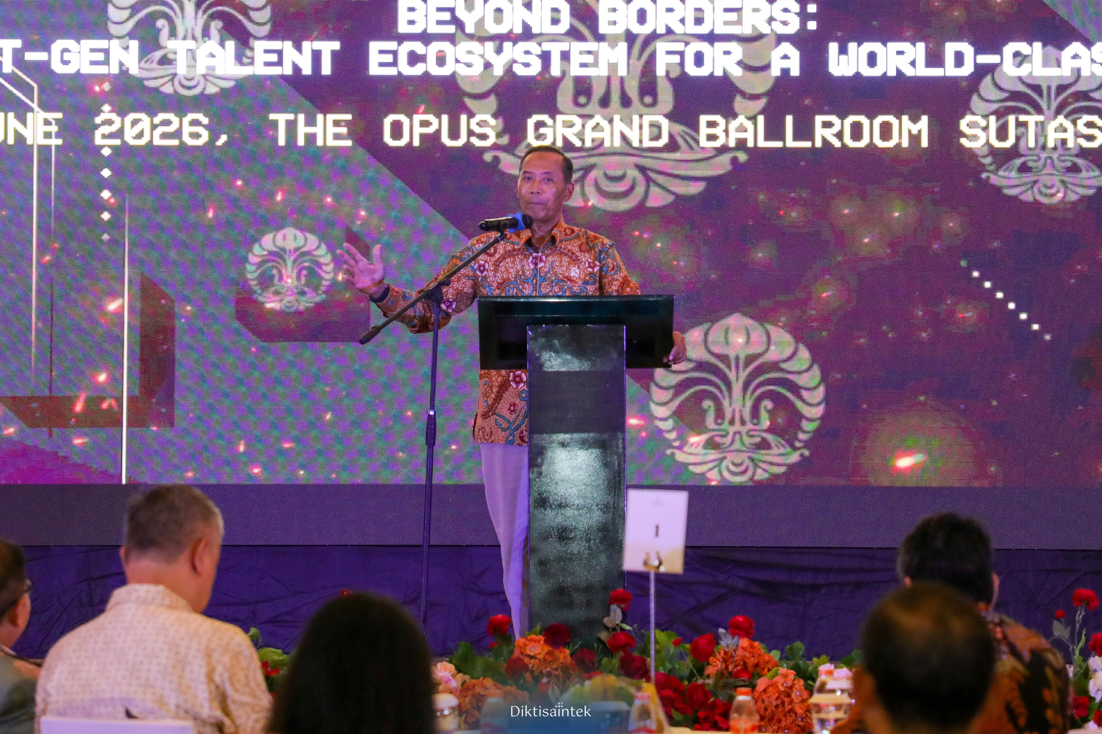 Wamendiktisaintek Dorong Sinergi Perguruan Tinggi dan Industri untuk Mencetak Talenta Global Indonesia