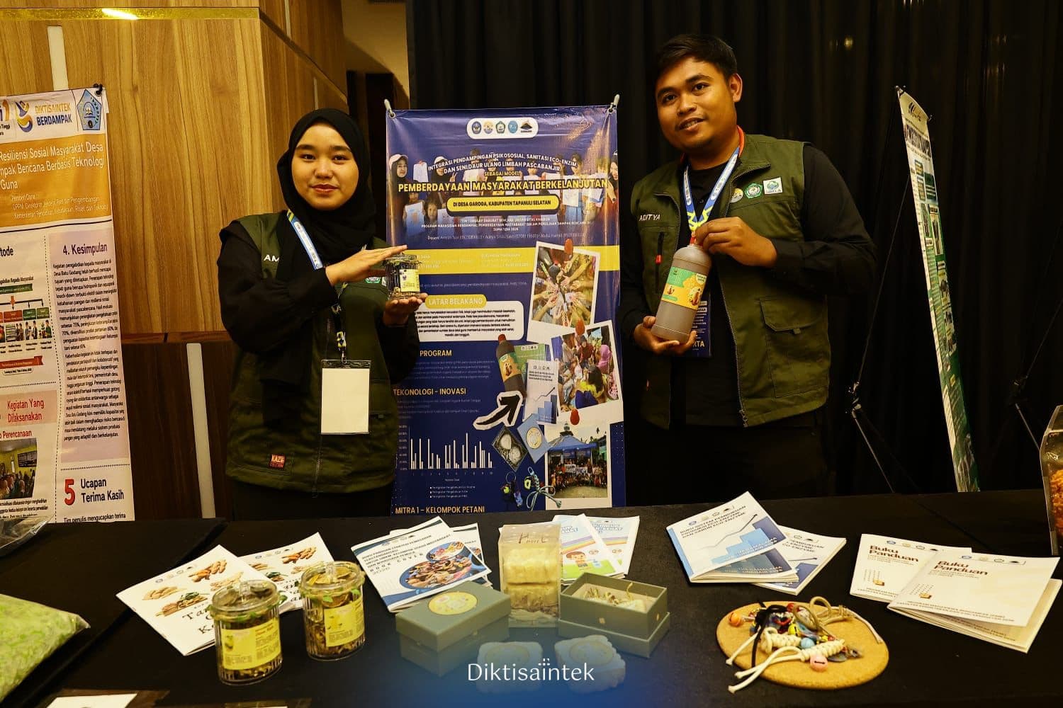 Dari Maluku Utara untuk Sumatra, Mahasiswa Berdampak Universitas Khairun Hadirkan Inovasi Eco Enzyme bagi Pemulihan Pascabencana